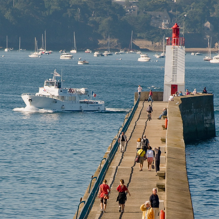 Bretagne 09-2012 D35_1121 als Smart-Objekt-1 Kopie.jpg - Die Hafenstadt Saint Marlo ist eine wahre Perle. Der große Hafen - die tolle Altstadt und die Möglichkeit  auf der Stadtmauer um die Altstadt zu laufen bieten dem Besucher viele unvergessliche Eindrücke.